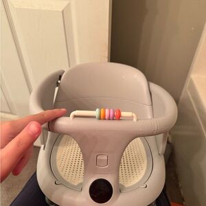 Infant Bath Seat with Multicolor Beads